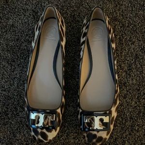 Beautiful Tory Burch animal print Gigi calf hair leopard flat. EUC
